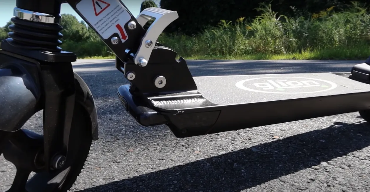 Glion-Dolly-E-Scooter-Driving-Performance-with-Suspension-System