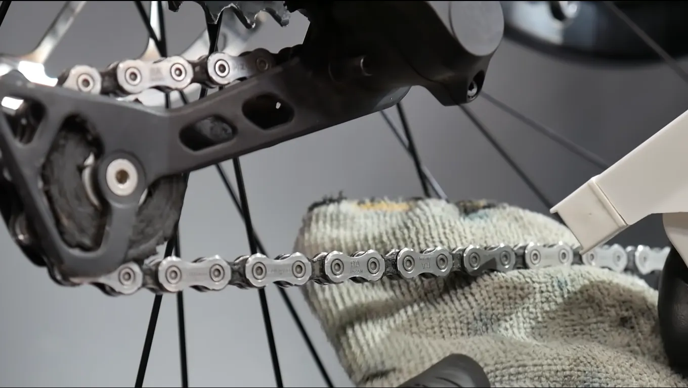 cleaning e bike chain