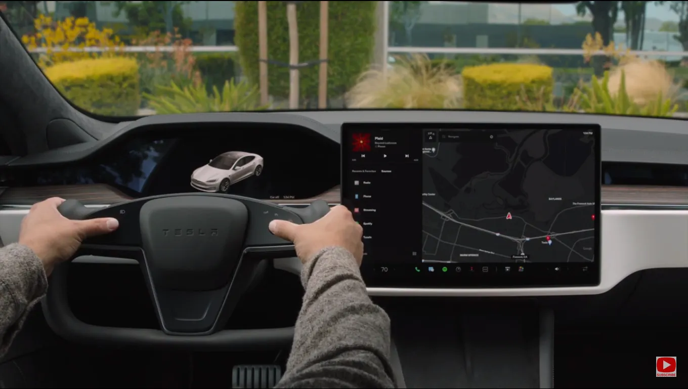 Tesla Model X Screen Resetting