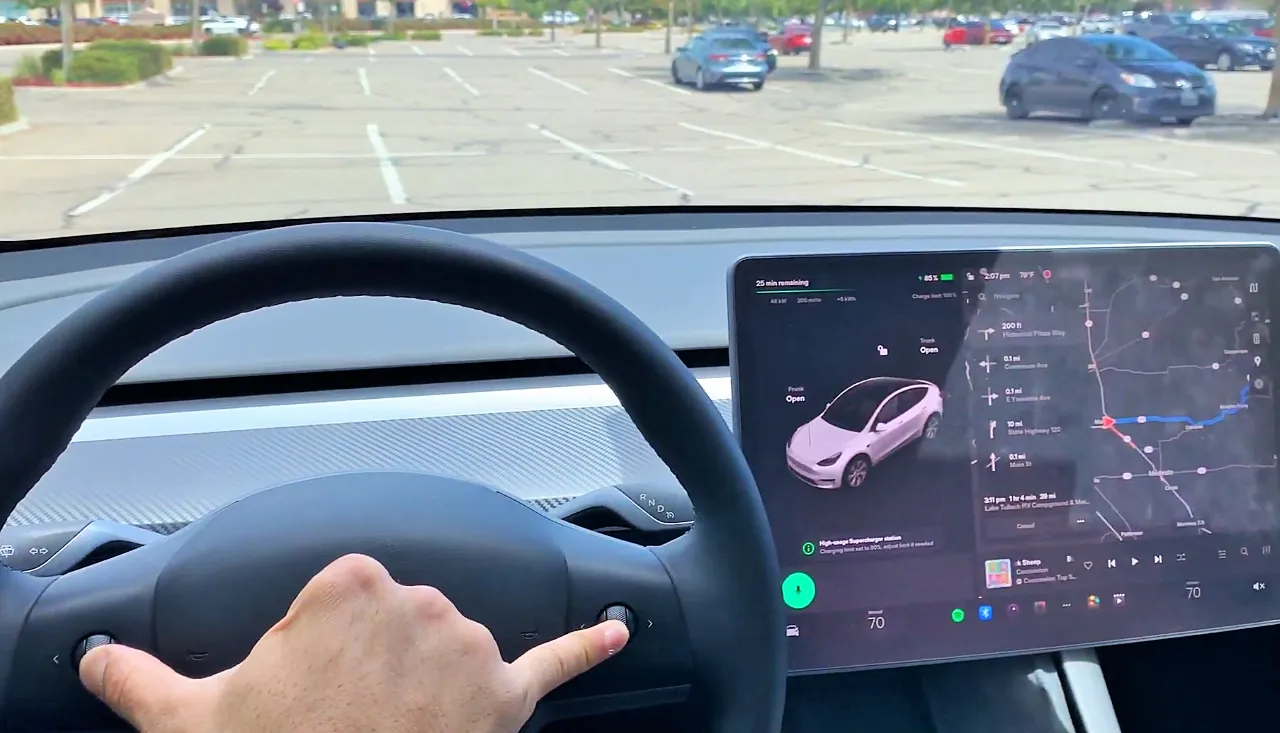 Tesla Model Y Screen Resetting
