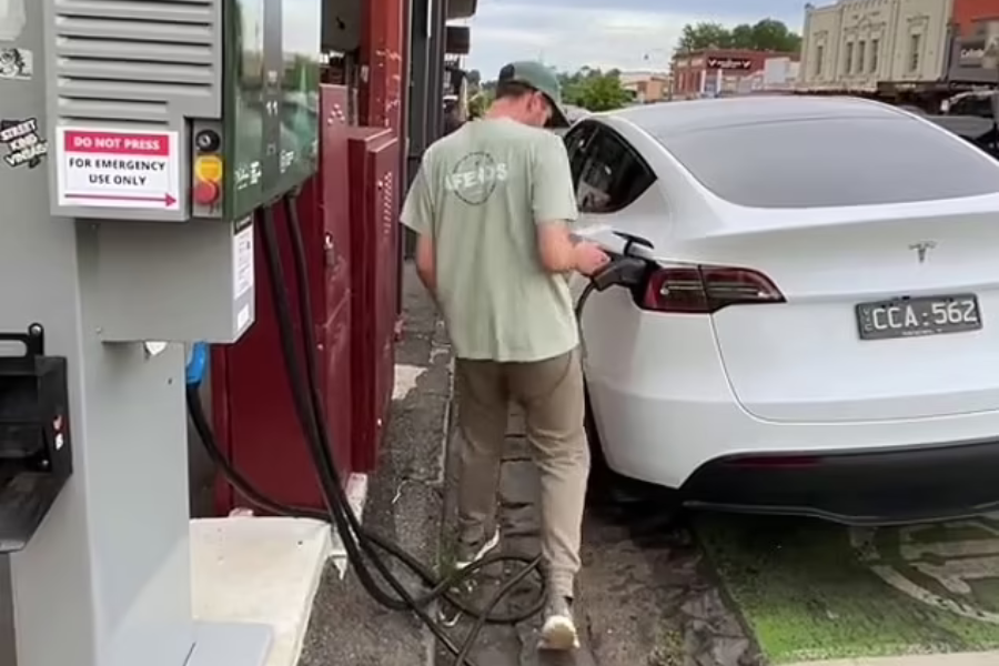 Melbourne Tesla Owner’s Roadtrip Turns into ordeal and Exposes Why Many Aussies are Sticking with Petrol Cars