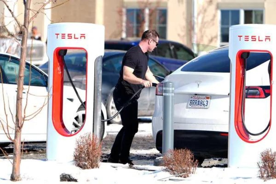 Why Teslas and Other Electric Vehicles Have Problems In Cold Weather and How EV Owners Can Prevent Issues